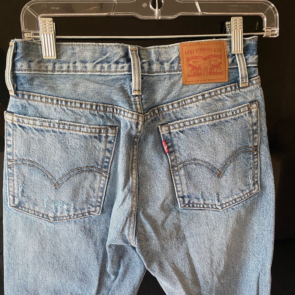 LEVI’s iconic high rise jean